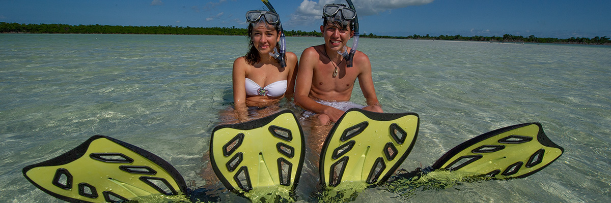 two kids snorkeling water